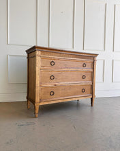 Load image into Gallery viewer, Camelot 3 Drawer Chest