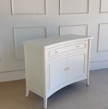 Load image into Gallery viewer, Ashton Chest