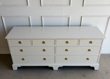 Load image into Gallery viewer, Vintage Henredon Dresser