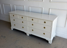 Load image into Gallery viewer, Vintage Henredon Dresser