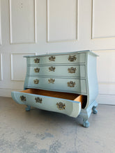 Load image into Gallery viewer, Sutton Bombe 4 Drawer Commode