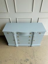 Load image into Gallery viewer, Sligh Furniture Vintage Buffet Server
