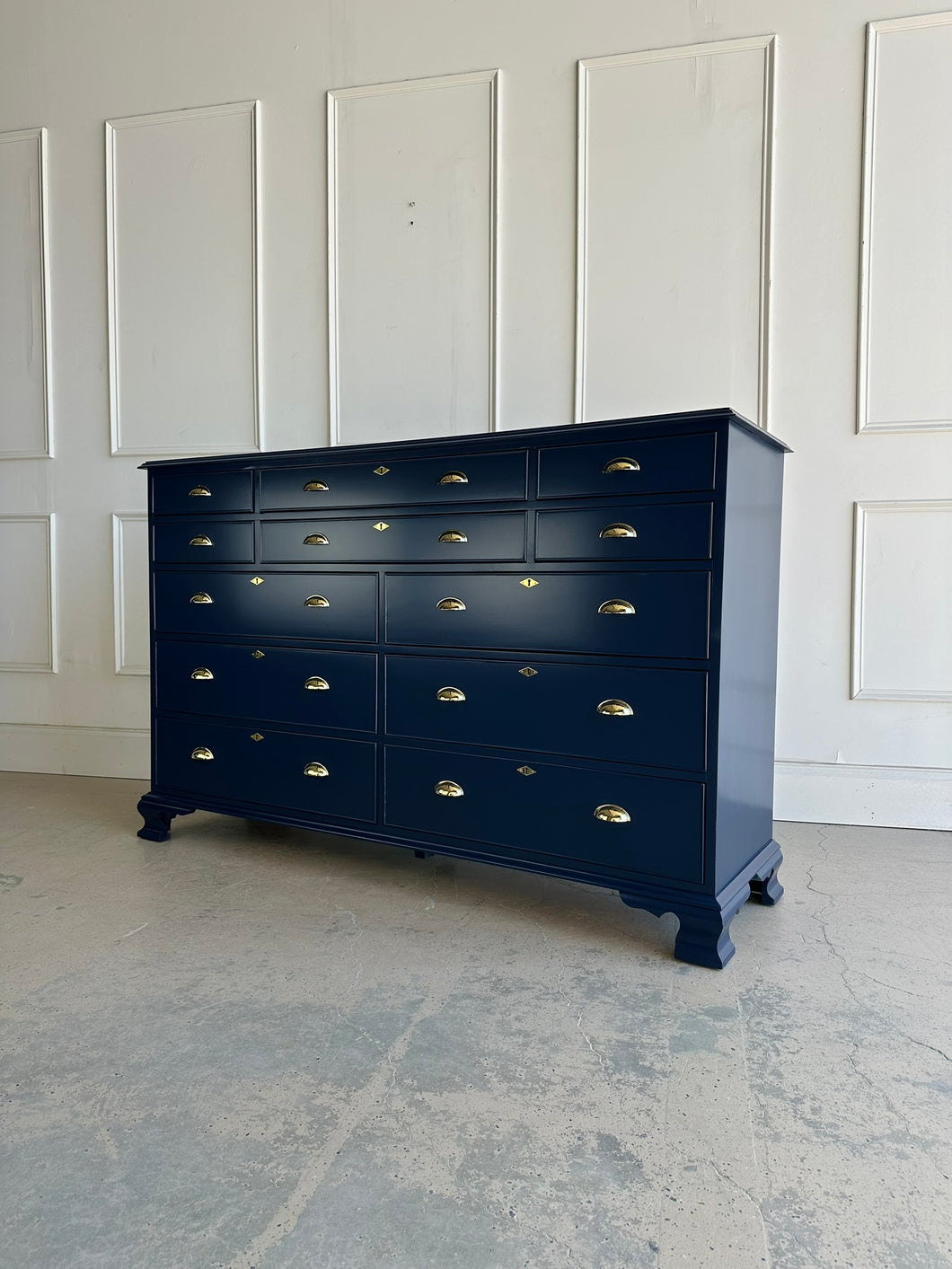 Craftique 12 Drawer Dresser in In The Navy