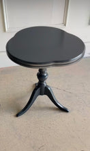 Load image into Gallery viewer, Cloverleaf Side Tables in Cracked Pepper
