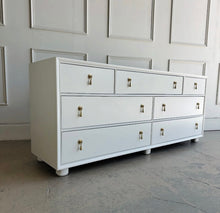 Load image into Gallery viewer, Henredon 7 Drawer Dresser in White Dove
