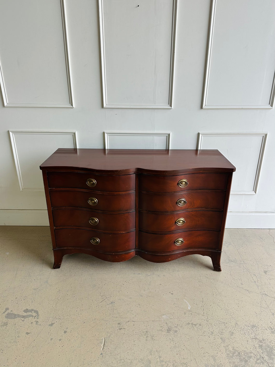 Vintage Bowfront Hepplewhite Dresser