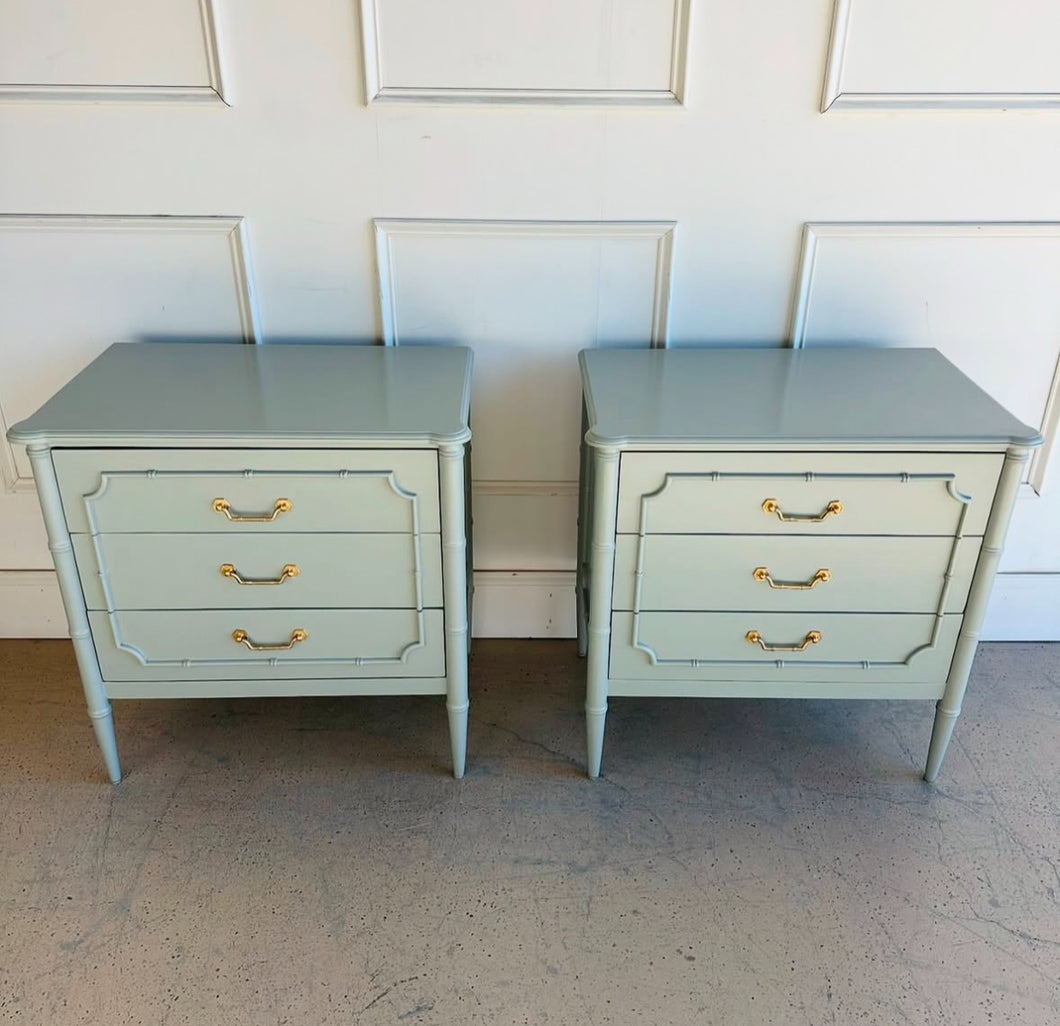 Pair of Chelsea 3 Drawer Bedside Chest in Pigeon