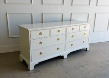 Load image into Gallery viewer, Vintage Henredon Dresser
