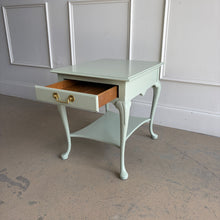 Load image into Gallery viewer, Vintage Queen Anne End Table by Hickory Chair
